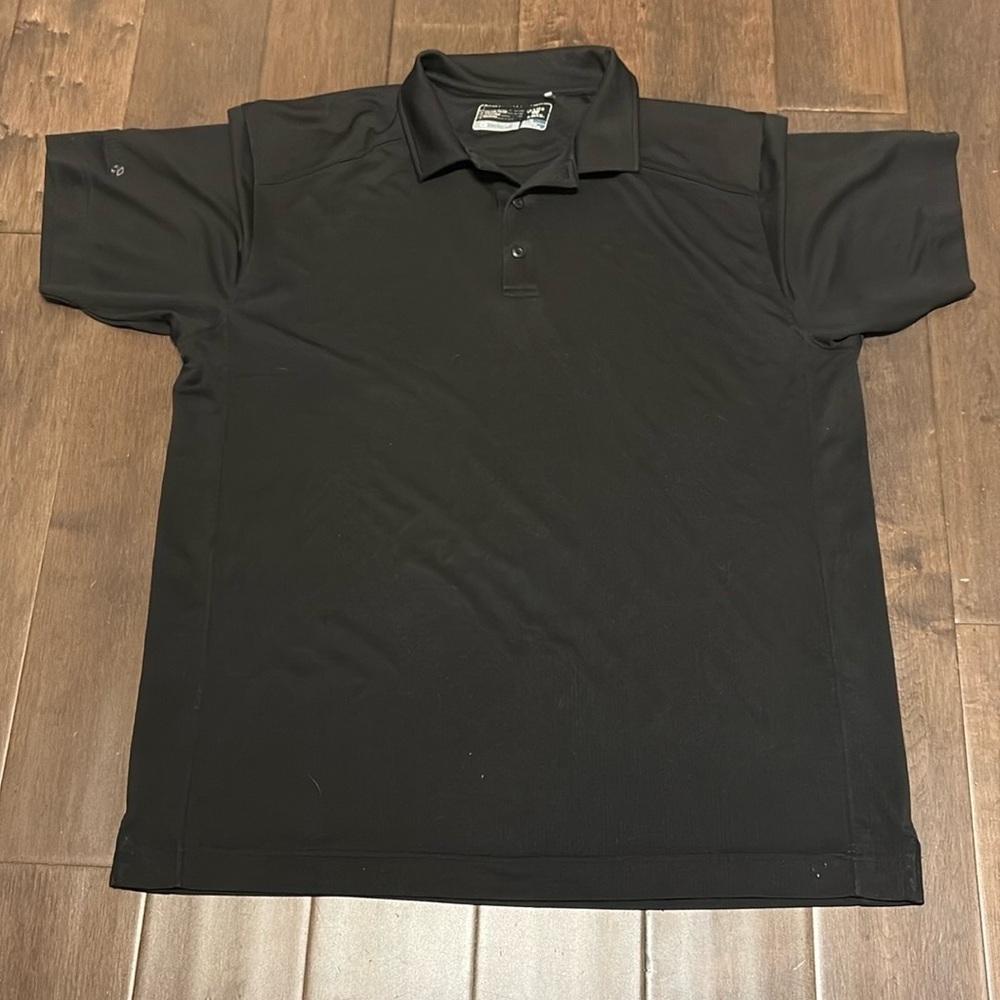 Cutter Buck- men’s XL- black colour & Dry tec, moisture wicking, breathable